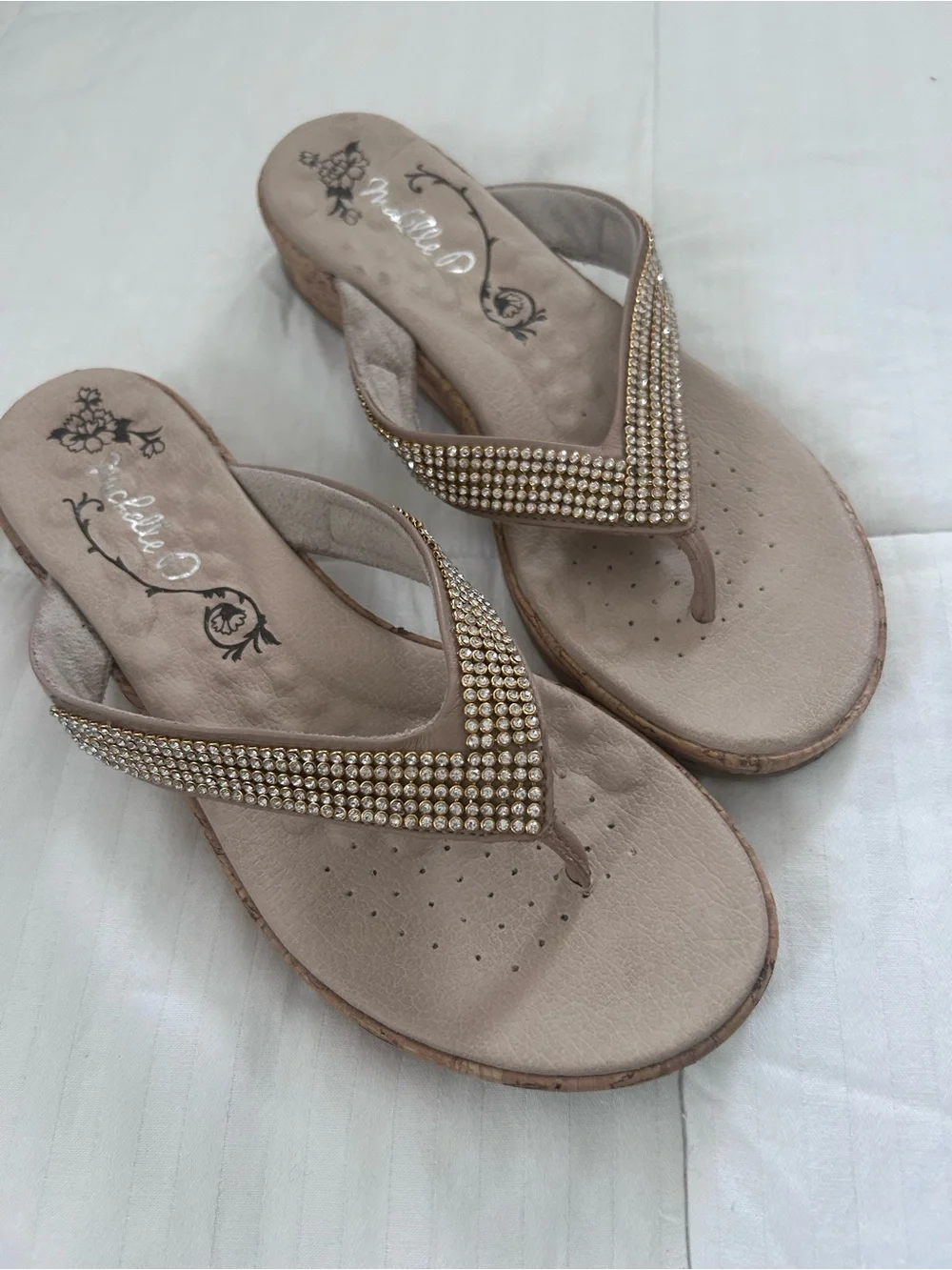 New Michelle D Sz8 Gold Rhinestone Thong Flip Flops with Cork Sides